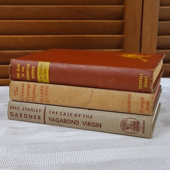Vintage Books Stack - Picture 2 of 11